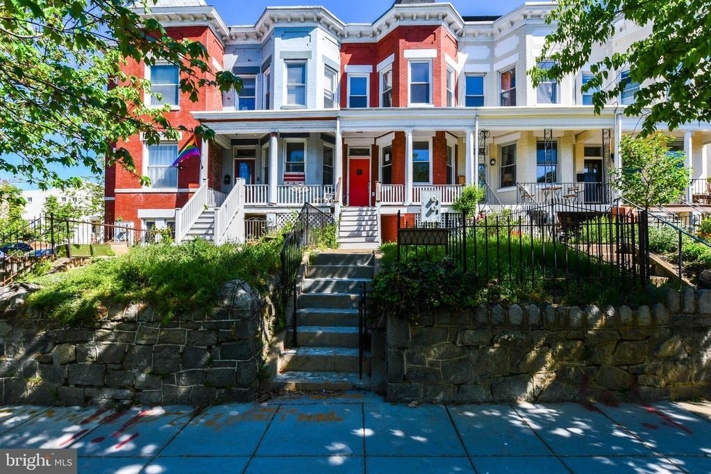 104 R St #a Ne - Photo 1
