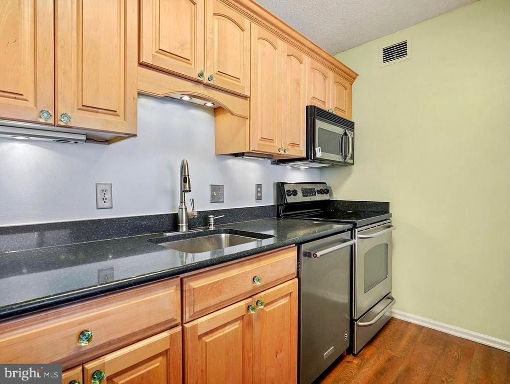 2555 Pennsylvania Avenue Nw - Photo 9