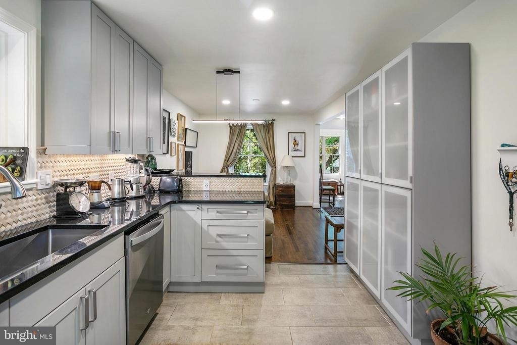 5015 Fulton Street Nw - Photo 4