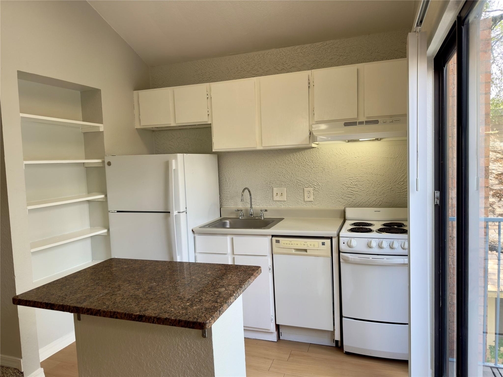 513 South Park Dr - Photo 4