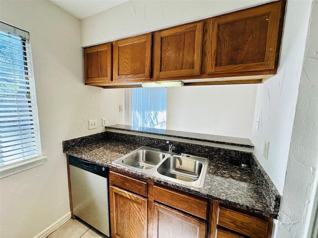 6810 Deatonhill Dr - Photo 8