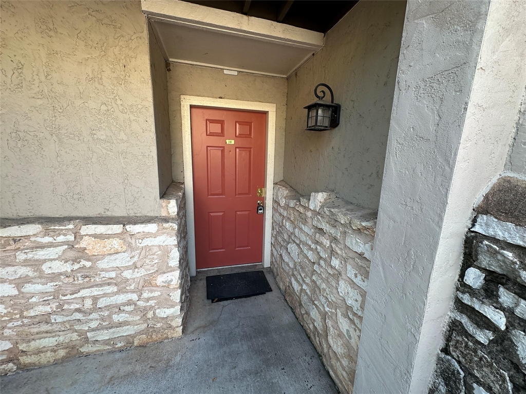 6810 Deatonhill Dr - Photo 0