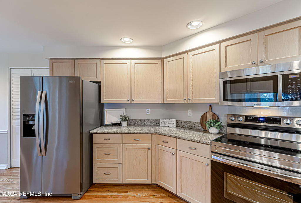 2099 Winterbourne Drive W - Photo 19