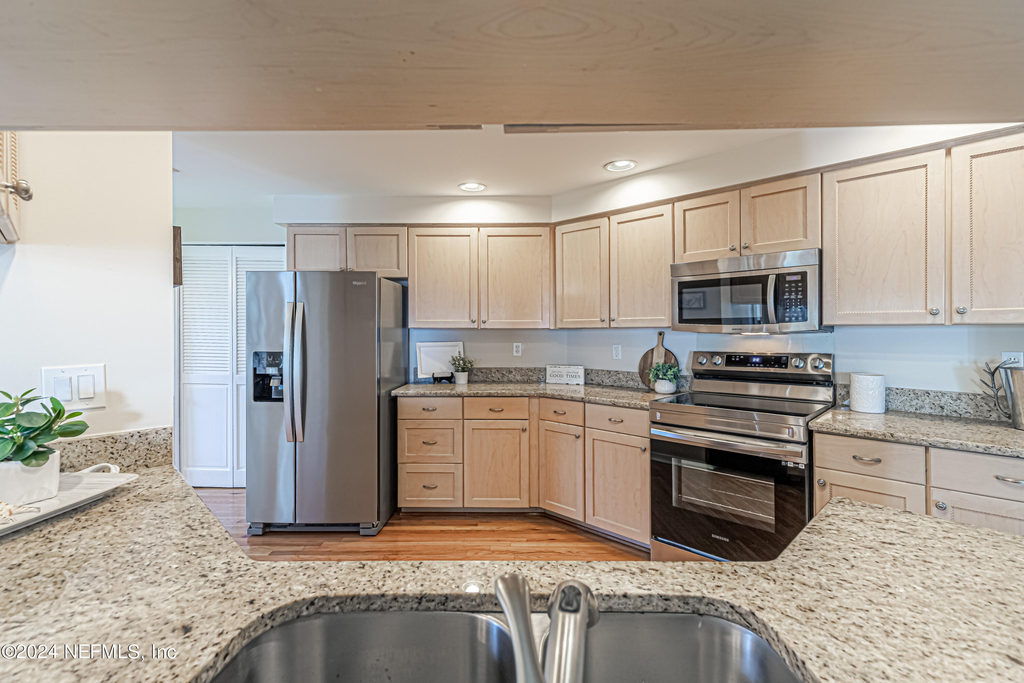 2099 Winterbourne Drive W - Photo 44