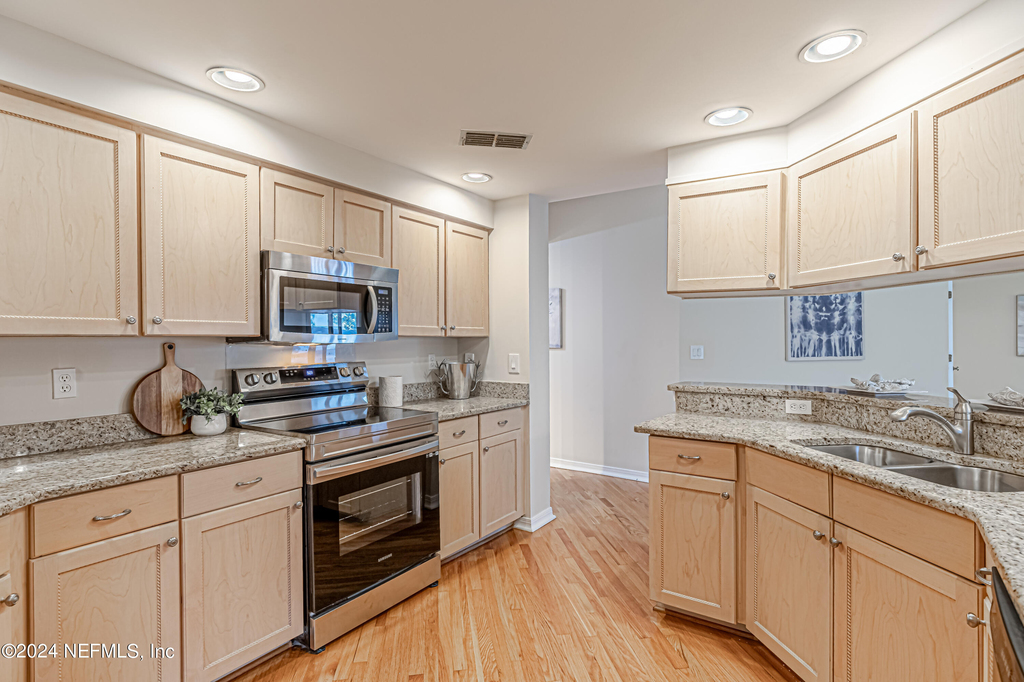 2099 Winterbourne Drive W - Photo 18
