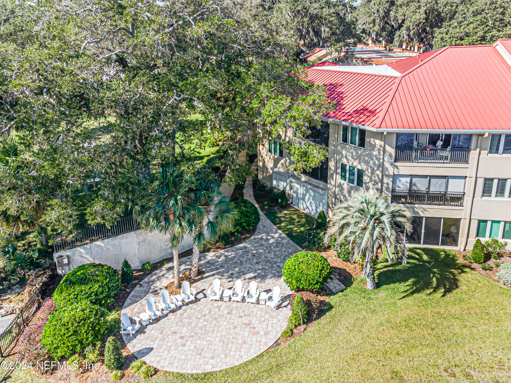 2099 Winterbourne Drive W - Photo 70