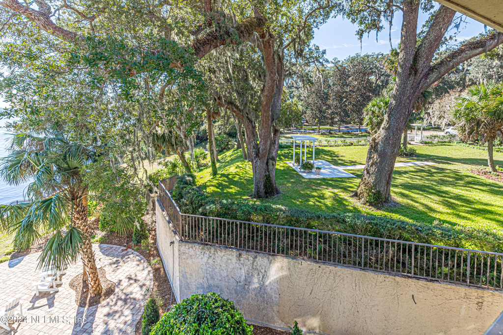 2099 Winterbourne Drive W - Photo 62