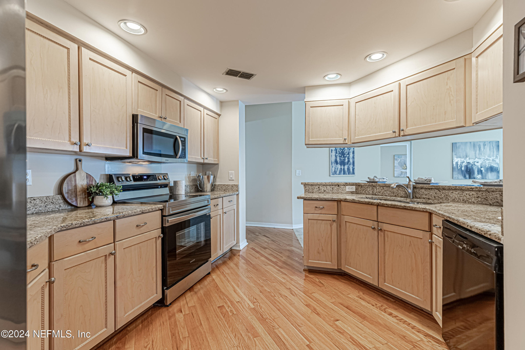 2099 Winterbourne Drive W - Photo 41