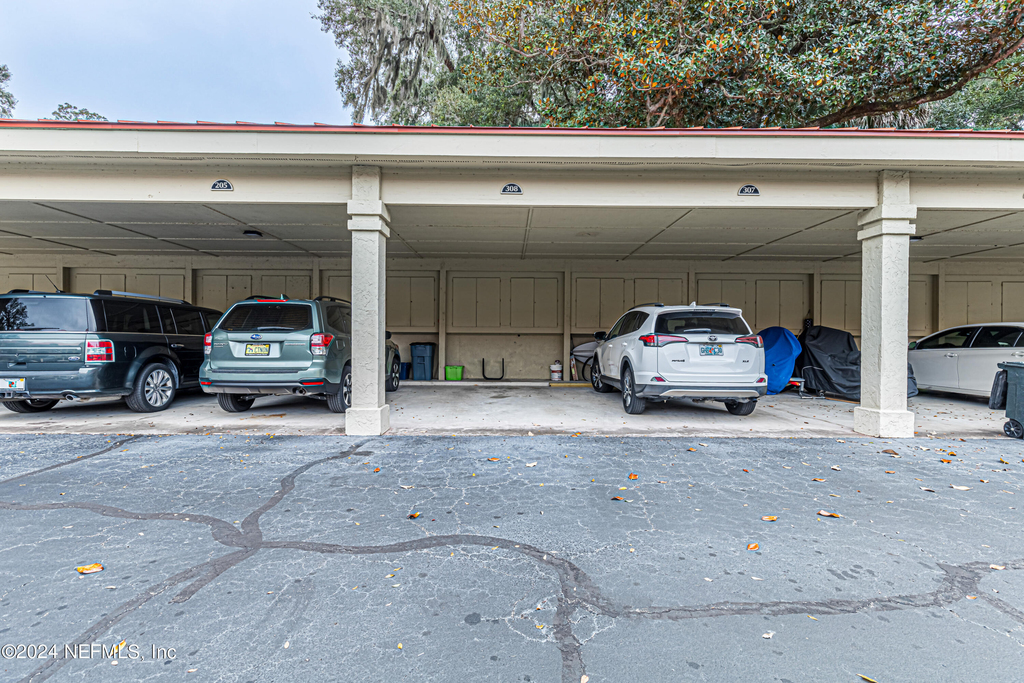 2099 Winterbourne Drive W - Photo 25