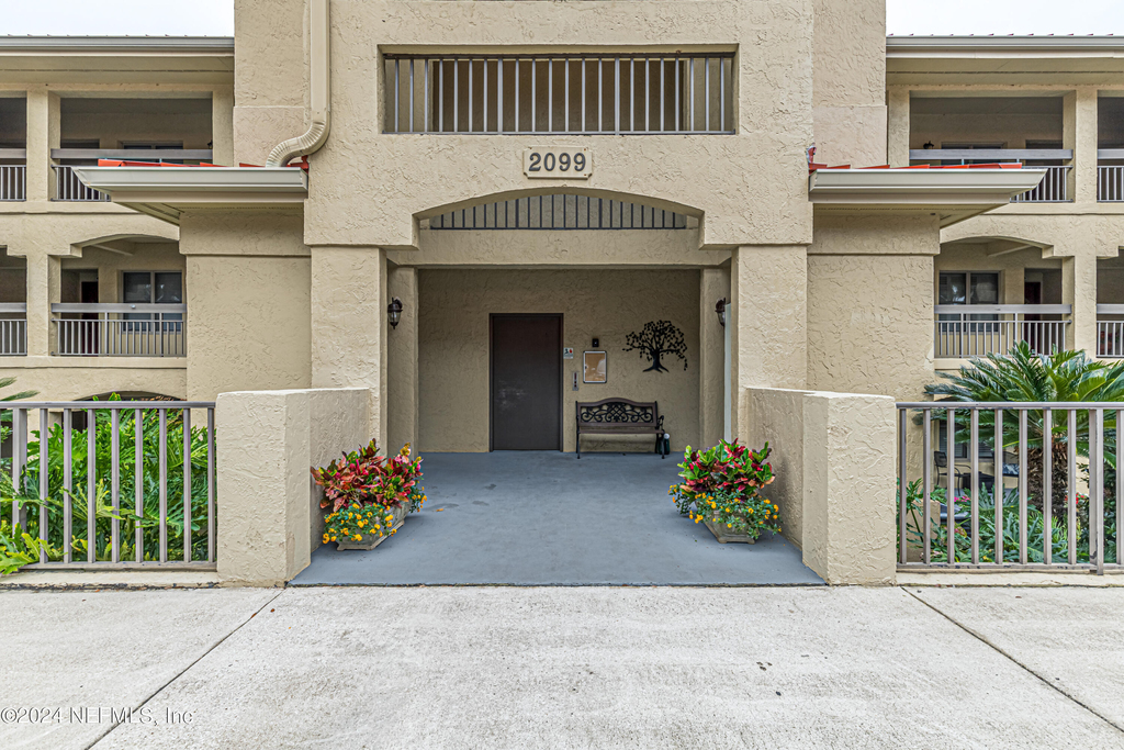 2099 Winterbourne Drive W - Photo 8