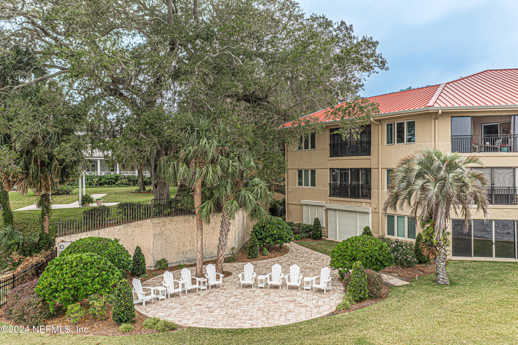 2099 Winterbourne Drive W - Photo 29