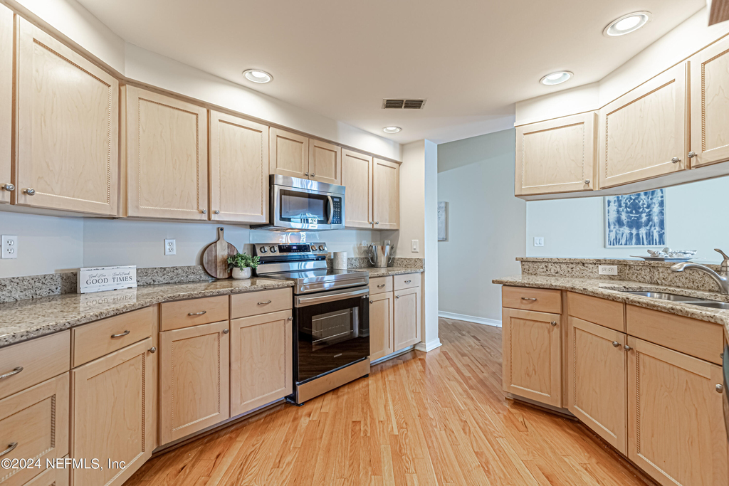 2099 Winterbourne Drive W - Photo 42