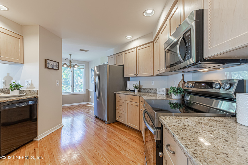 2099 Winterbourne Drive W - Photo 43