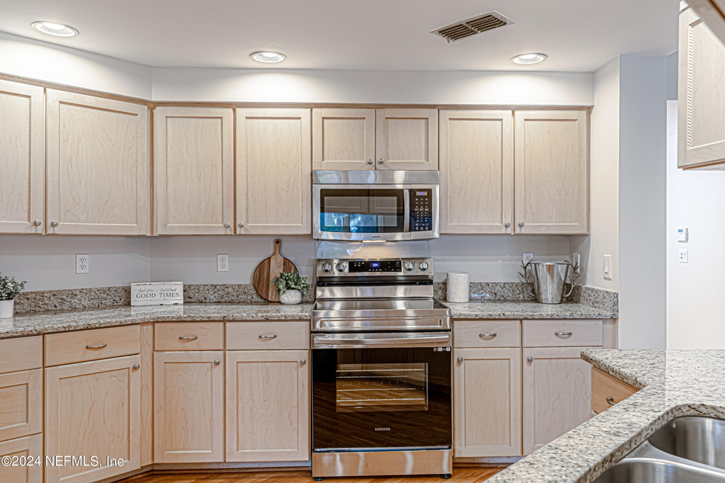 2099 Winterbourne Drive W - Photo 14