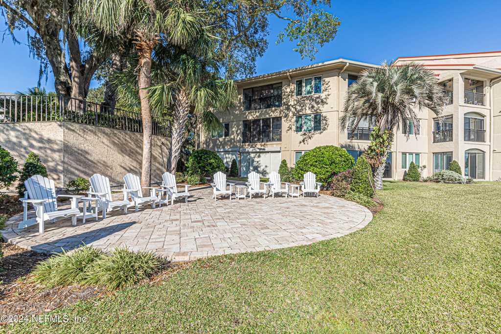 2099 Winterbourne Drive W - Photo 64