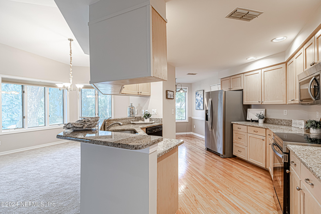 2099 Winterbourne Drive W - Photo 16