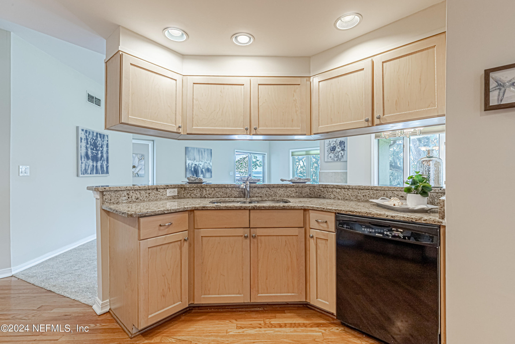 2099 Winterbourne Drive W - Photo 4