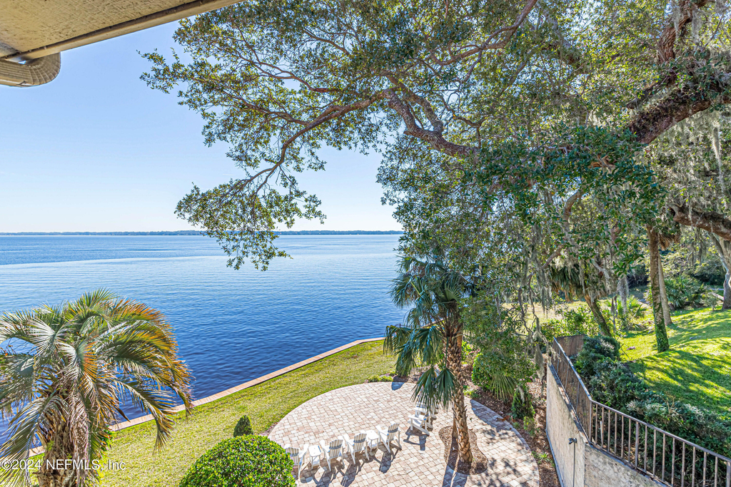 2099 Winterbourne Drive W - Photo 60