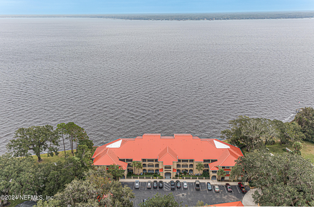 2099 Winterbourne Drive W - Photo 35