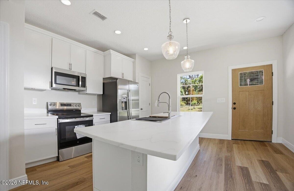 206 W Fox Street - Photo 1