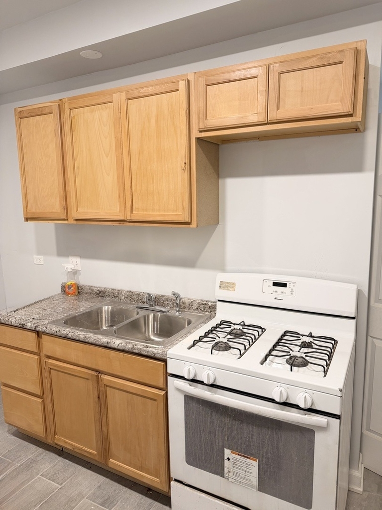 14305 Irving Avenue - Photo 6