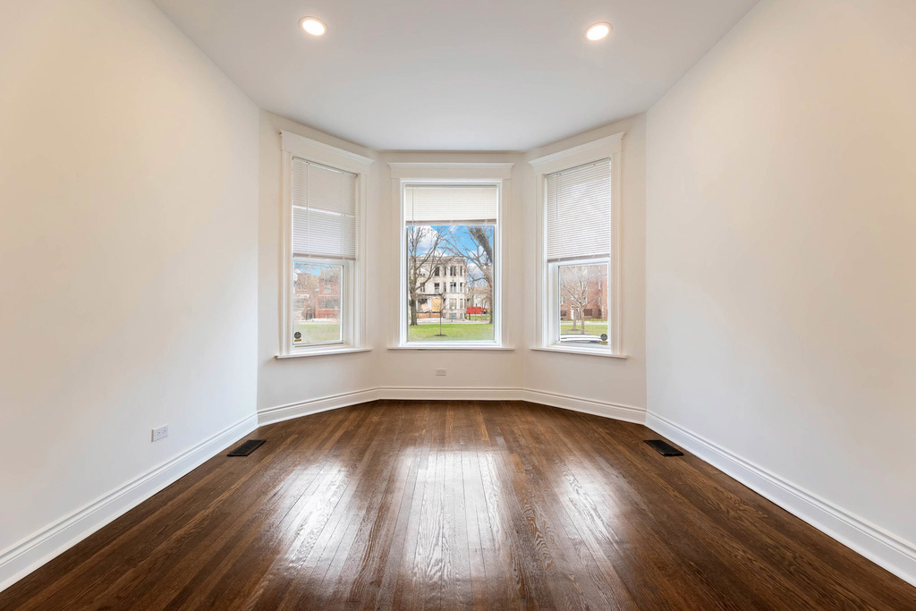 1511 W Garfield Boulevard - Photo 1