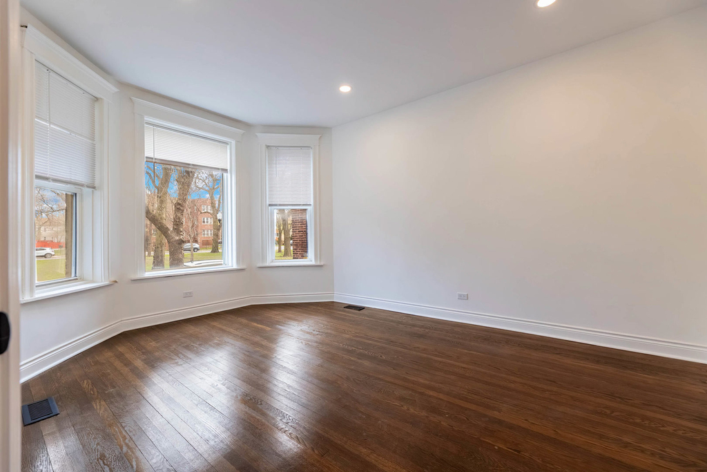 1511 W Garfield Boulevard - Photo 2
