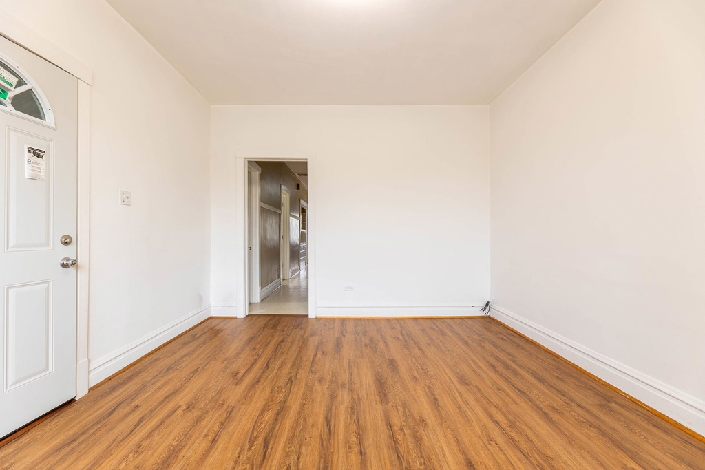 2630 W 42nd Street - Photo 3
