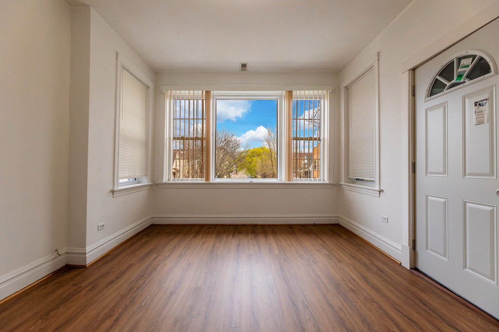 2630 W 42nd Street - Photo 2