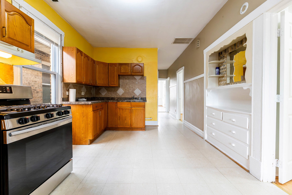 2630 W 42nd Street - Photo 5