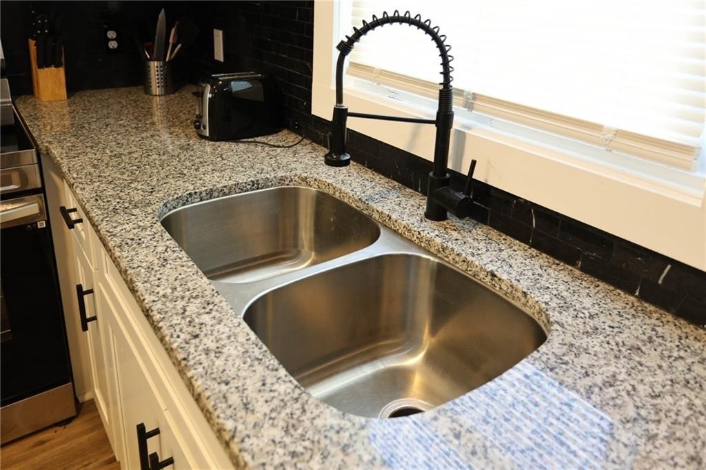 1809 Vesta Avenue - Photo 8