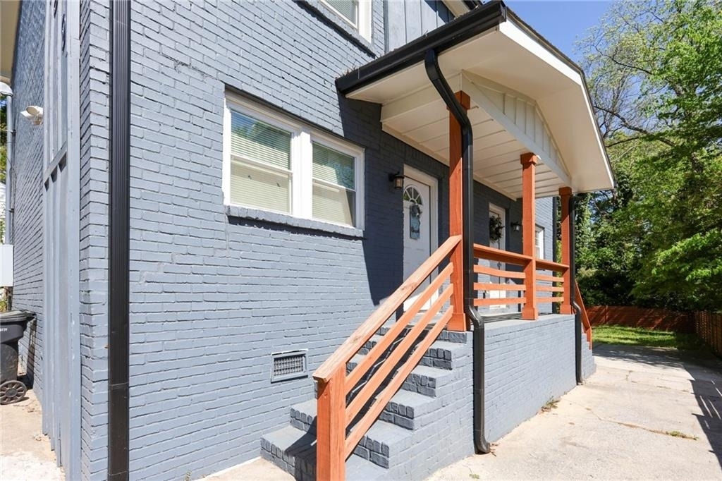 1809 Vesta Avenue - Photo 0