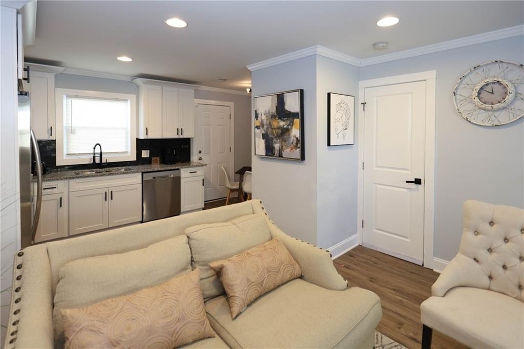 1809 Vesta Avenue - Photo 3