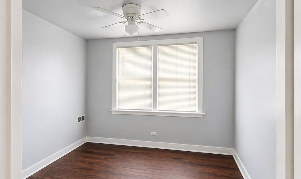 14305 Irving Avenue - Photo 2