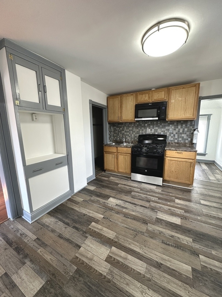 408 S Gardiner Avenue - Photo 10