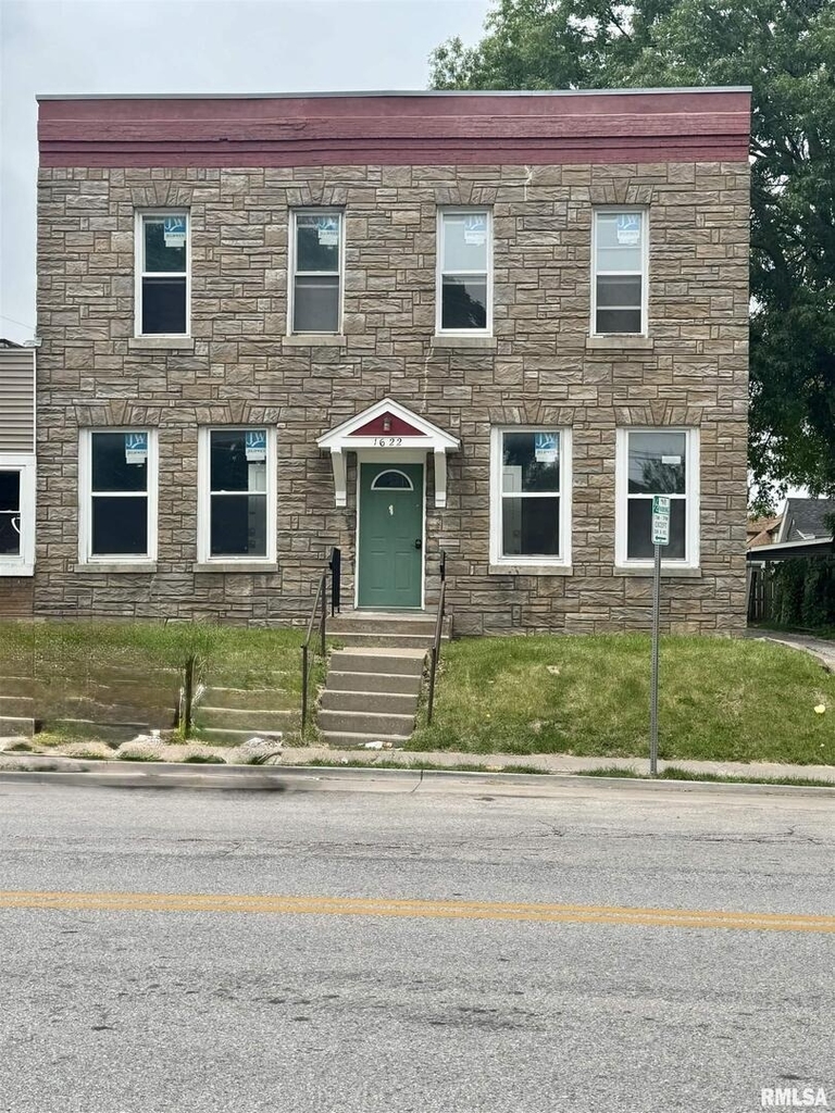 1622 Washington Street - Photo 0