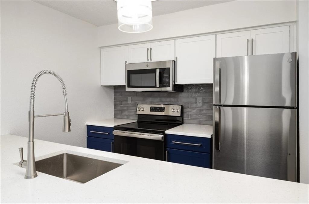 6873 Peachtree Dunwoody Road - Photo 2