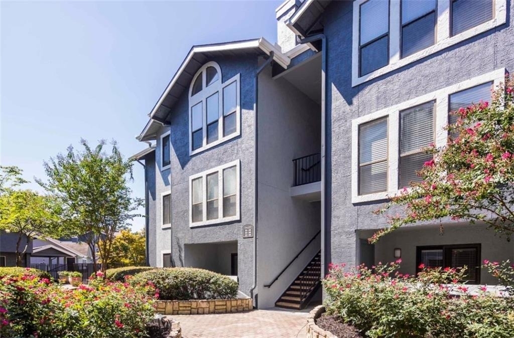6873 Peachtree Dunwoody Road - Photo 15