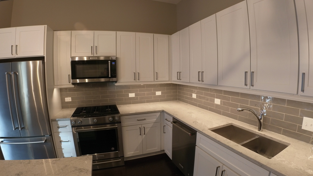 2050 N Clark Street - Photo 3