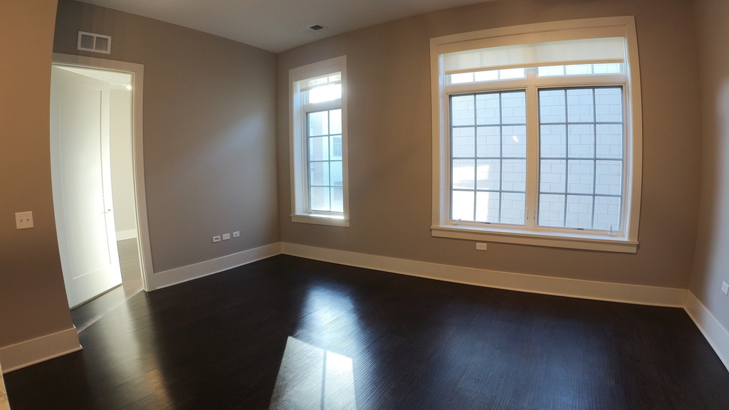 2050 N Clark Street - Photo 2
