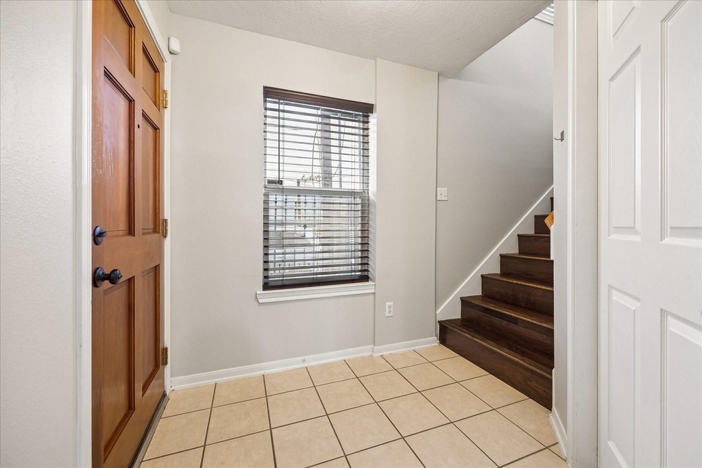 1510 Robin Street - Photo 2