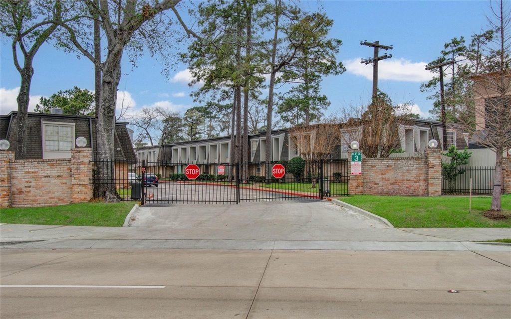 12633 Memorial Drive - Photo 13