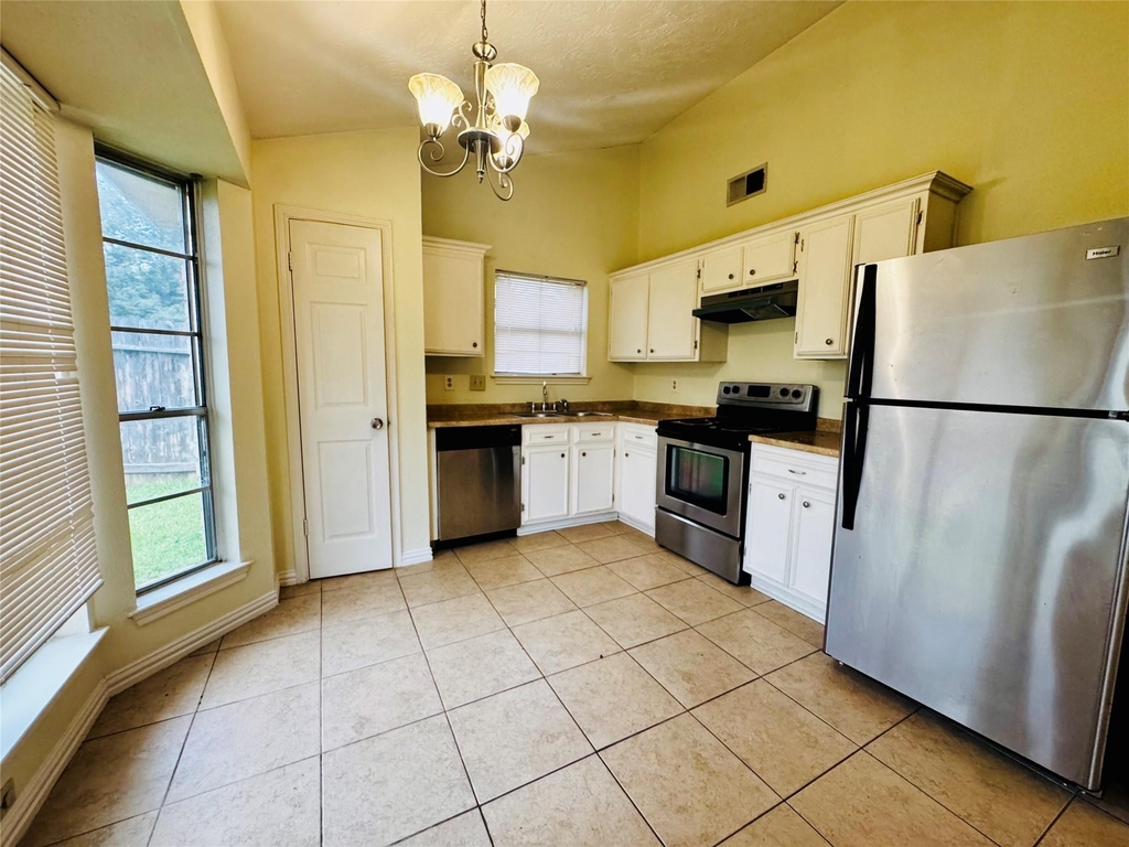 17118 Amber Ridge Drive - Photo 11