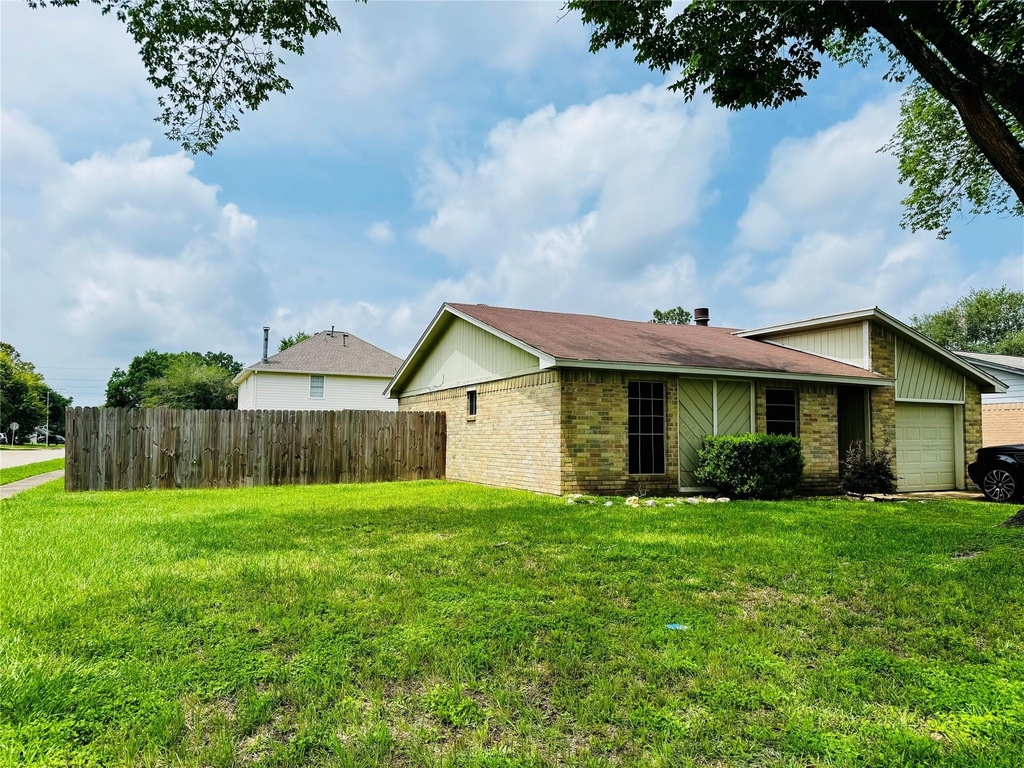 17118 Amber Ridge Drive - Photo 0