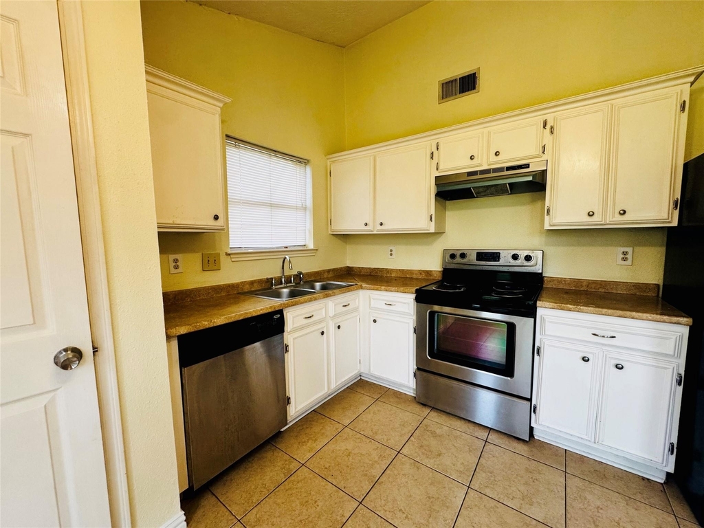 17118 Amber Ridge Drive - Photo 10