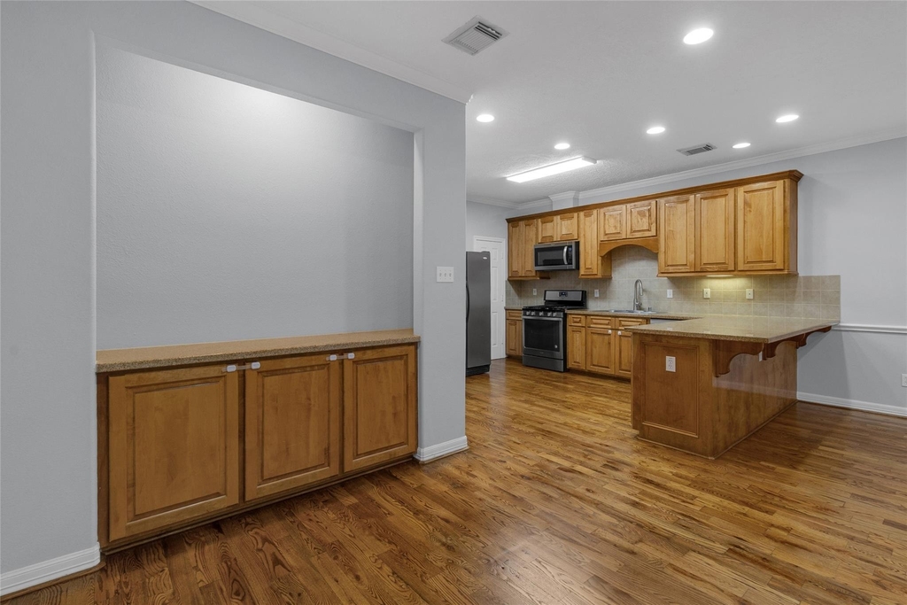 341 W 23rd Street - Photo 7