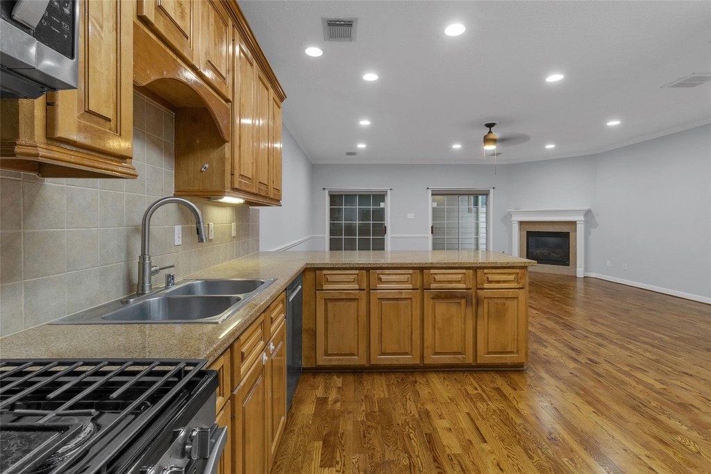 341 W 23rd Street - Photo 5