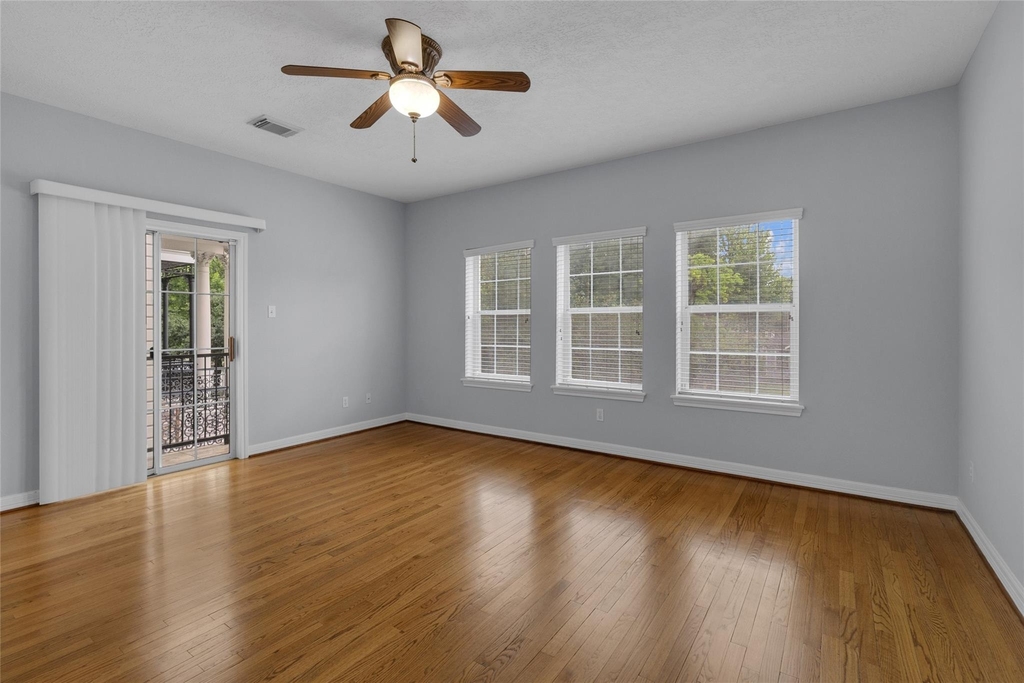 341 W 23rd Street - Photo 19
