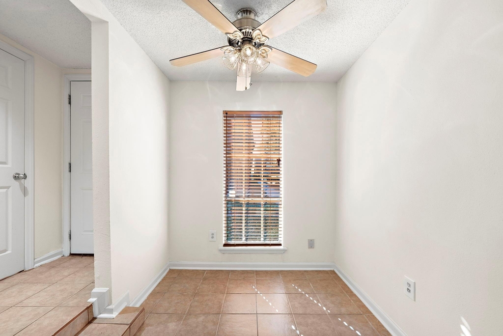 711 Holiday Drive - Photo 1
