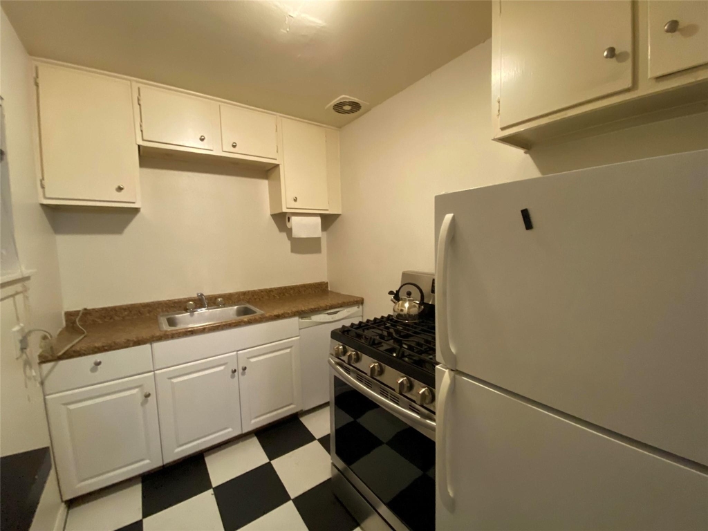 205 Avondale Street - Photo 3